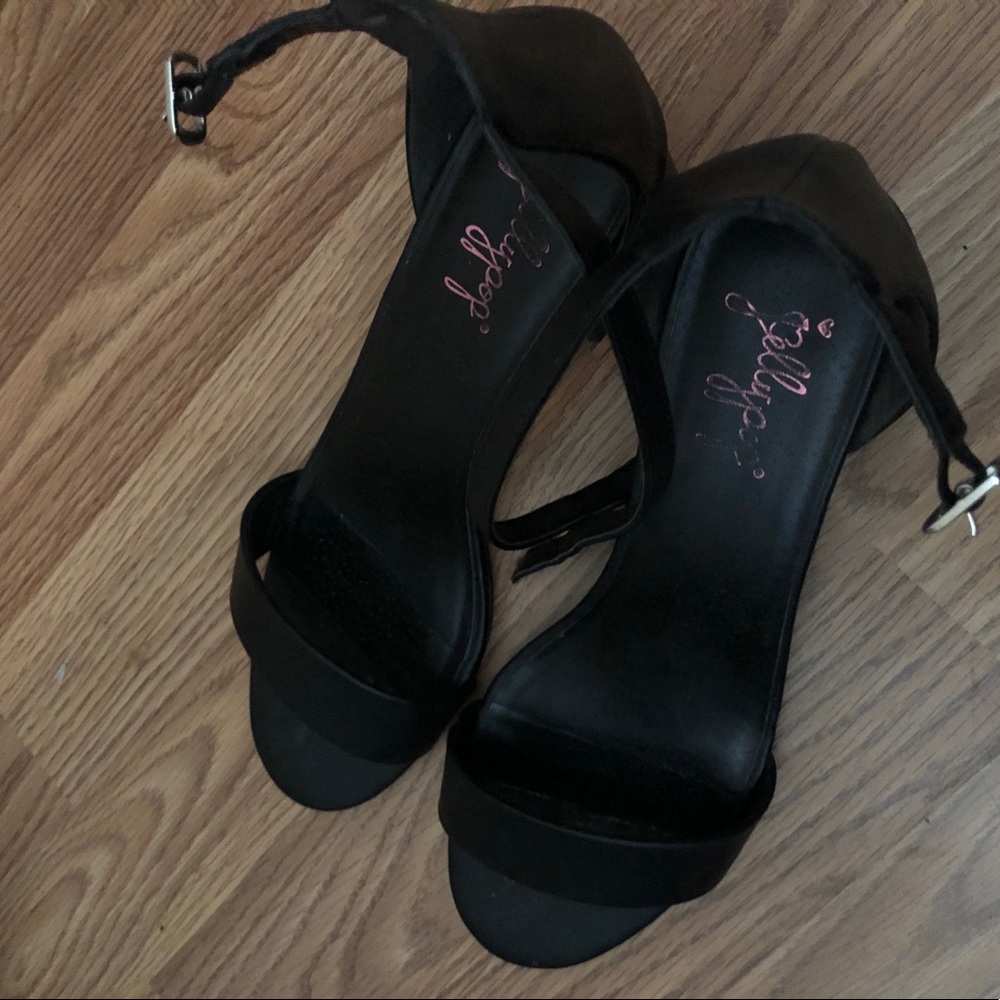 Jellypop womens heeled sandals. Perfect for work! 9.5 M. Still in good shape!